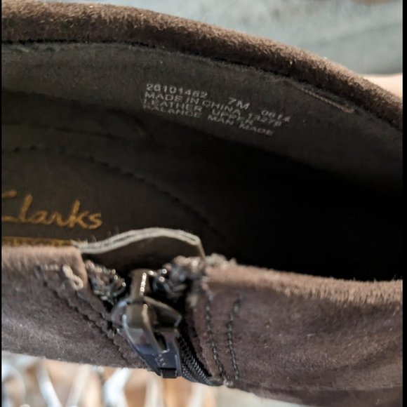 DYT T2 Clarks Collection brown suede heeled booties 7 - Picture 4 of 4